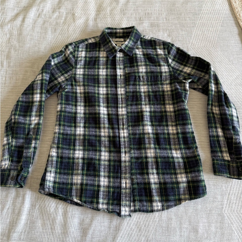 LL Bean Women’s Relaxed Fit Scotch Plaid Flannel Button Down - Picture 1 of 7